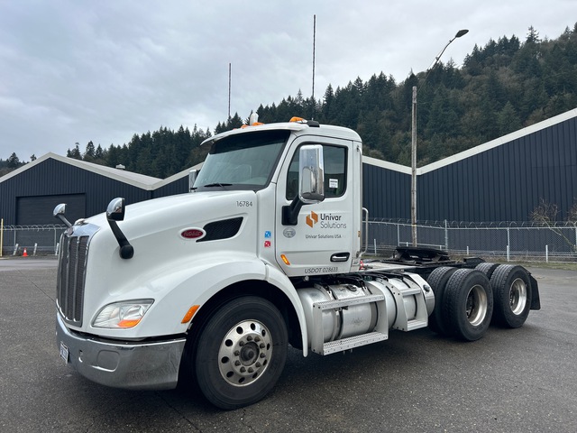 2016 Peterbilt 579 6x4 T/A Day Cab Truck Tractor