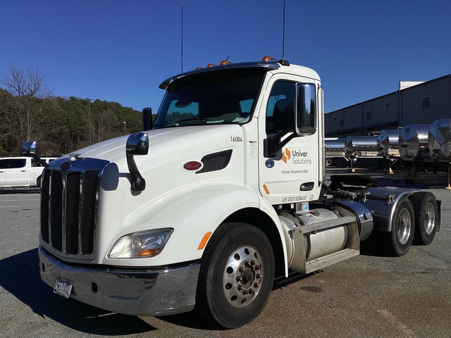 2016 Peterbilt 579 6x4 T/A Day Cab Truck Tractor