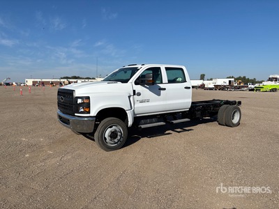 2023 Chevrolet Silverado 5500HD 4x4 Crew Cab Cabina y chasis (Unused)