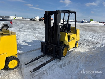 Hyster H80XL 7400 lb Pneumatic Tire Chariot Élévateur