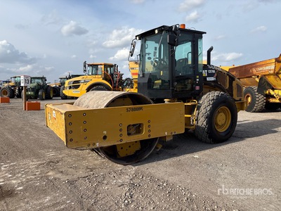 2018 Cat CS78B Smooth Drum Compactor