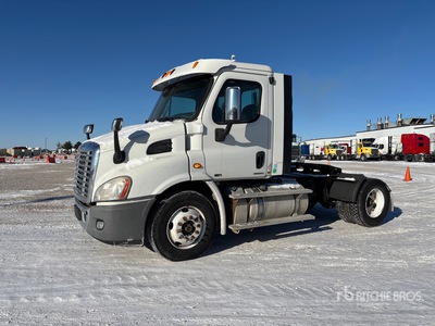 2011 Freightliner Cascadia 113 4x2 Day Cab Truck Tractor