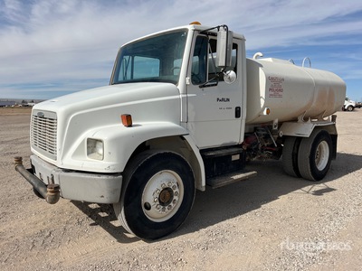 1999 Freightliner FL70 2000 gal 4x2 散水車
