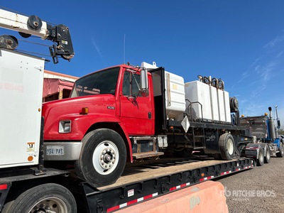 1999 Freightliner FL 70 4x2 Camion de combustible y lubricacion