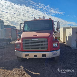 1999 Freightliner FL 70 4x2 燃料および潤滑油トラック