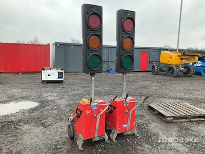 Quantity of (2) 2016 Pike T2 Traffic Light