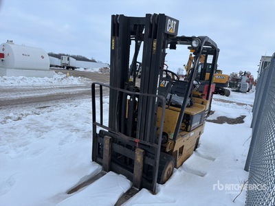 Cat T50E 4500 lb Cushion Tire Chariot Élévateur