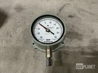 (11) Weksler EA433CBFLWBX Dial Indicating Pressure Gages