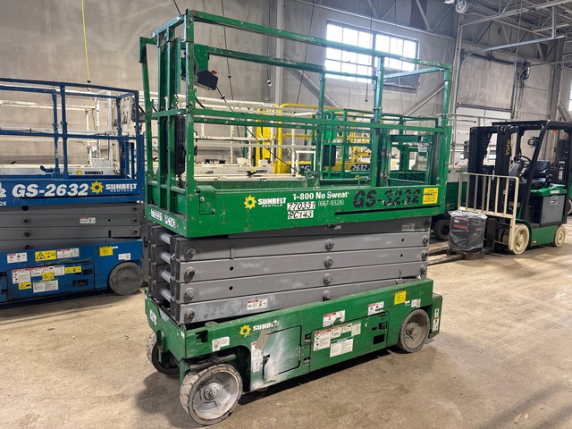 2015 Genie GS-3232 Electric Scissor Lift