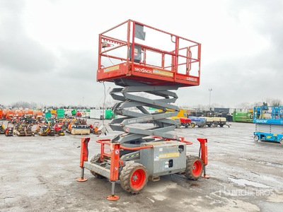 2013 Skyjack SJ6832RT 4x4 Diesel Scissor Lift