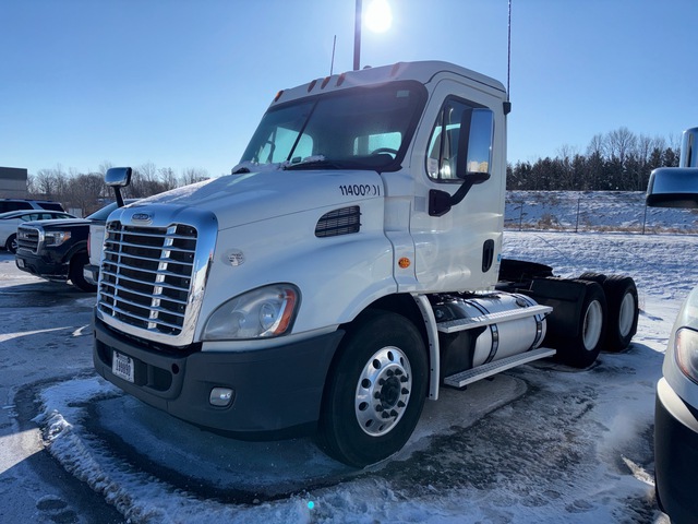 2014 Freightliner Cascadia 113 6x4 T/A Day Cab Truck Tractor