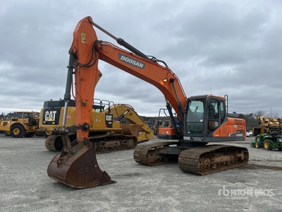 Doosan DX225 LC Escavatore cingolato