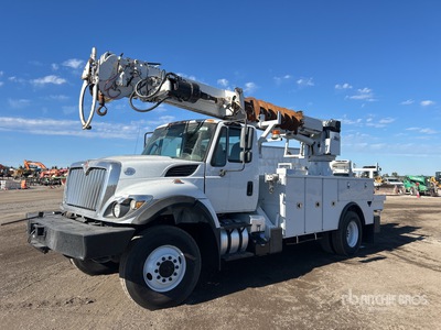 Altec DC47TR on 2016 International 7300 4x4 Camion pelle