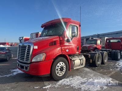 2013 Freightliner Cascadia 113 6x4 T/A Day Cab Truck Tractor