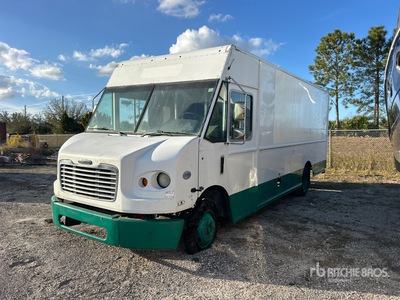 2012 Freightliner MT45 4x2 Furgón de Reparto