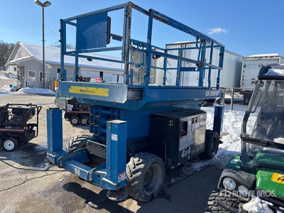 2015 Genie GS-3369RT 4x4 Diesel シザーリフト