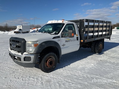 2015 Ford F-450 4x2 شاحنة مسطحة