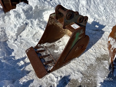 2018 Takeuchi BTB26012 24 in Cleanup Godet de pelleteuse