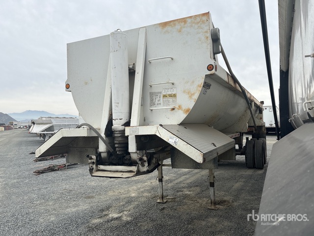 2003 Clement Rockstar 32 ft T/A End Dump Trailer