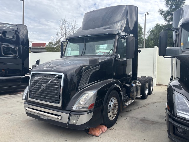2013 Volvo VNL 6x4 T/A Day Cab Truck Tractor (Inoperable)