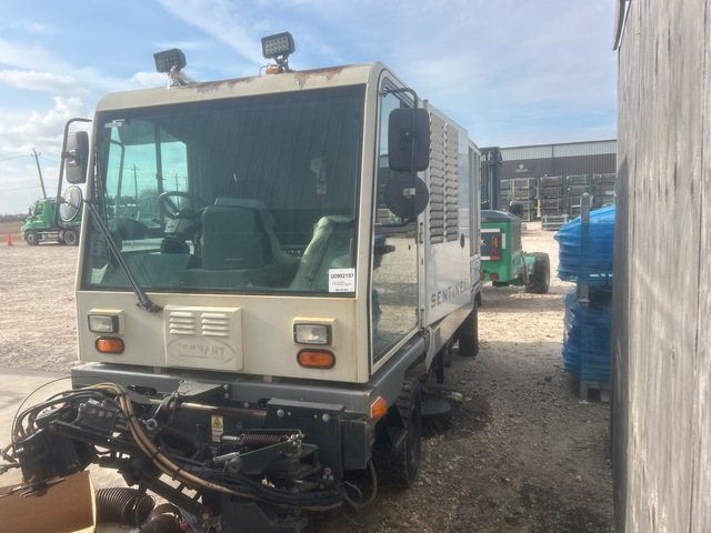2015 Tennant Sentinel Sweeper Truck (Inoperable) 2015 Tennant Sentinel Sweeper Truck (Inoperable)