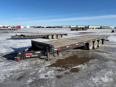2023 Oasis HBP 26 ft Tri/A Remolque Portamaquinaria