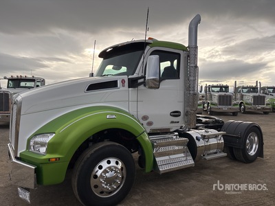 2025 Kenworth T880 4x2 S/A Day Cab Truck Tractor