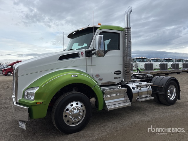 2025 Kenworth T880 4x2 S/A Day Cab Truck Tractor