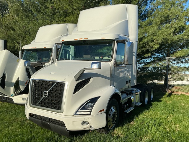 2020 Volvo VNR 6x4 T/A Day Cab Truck Tractor