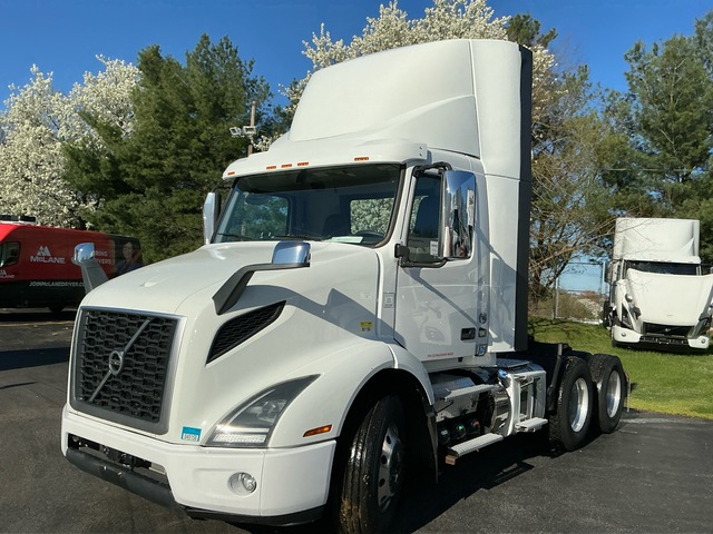 2020 Volvo VNR 6x4 T/A Day Cab Truck Tractor