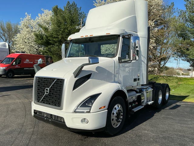 2020 Volvo VNR 6x4 T/A Day Cab Truck Tractor