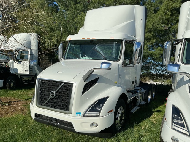 2020 Volvo VNR 6x4 T/A Day Cab Truck Tractor