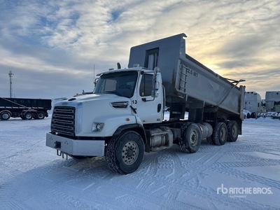 2013 Freightliner 114SD 8x4 Camion à benne basculante Tridem