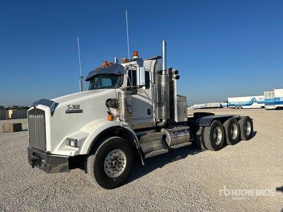 2007 Kenworth T800 8x6 Tri/A Day Cab Truck Tractor