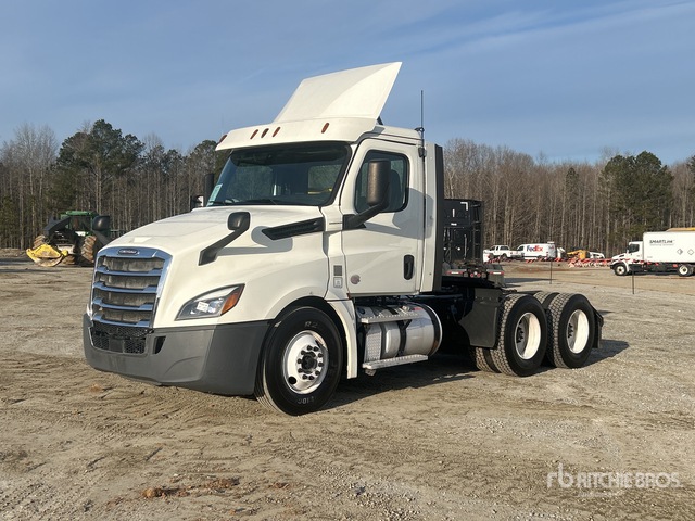2018 Freightliner Cascadia 126 2018 Freightliner Cascadia 126 6X4 T/A Day Cab Truck Tractor