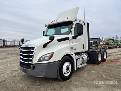 2018 Freightliner Cascadia 126 6x4 تراكتور شاحنة نهارية (ثنائية المحور)