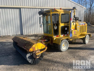 2013 Superior Broom SM80CT Barredora