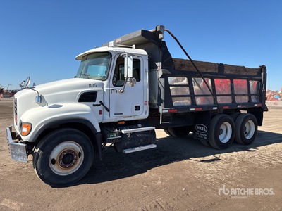2004 Mack CV713 Granite 6x4 を見 Dump Truck