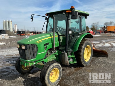 2013 John Deere 5075M 2WD tractor utilitario