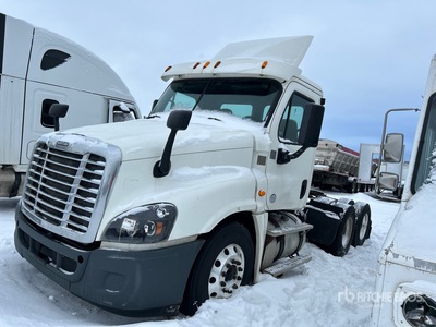 2015 Freightliner Cascadia 125 6x4 T/A Day Cab Truck Tractor