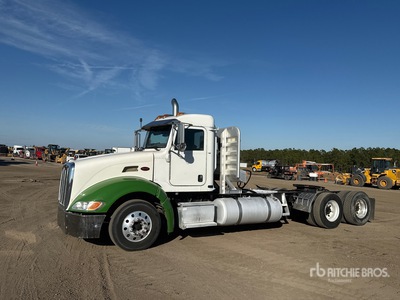 2009 Peterbilt 386 6x4 تراكتور شاحنة نهارية (ثنائية المحور)