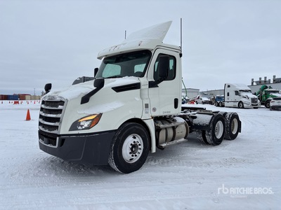 2018 Freightliner Cascadia 126 6x4 T/A Day Cab Truck Tractor