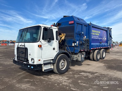 2019 Autocar Xpeditor 6x4 Side Loader شاحنة جمع النفايات