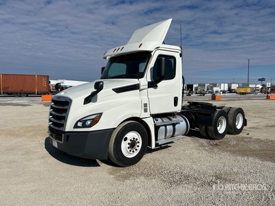 2019 Freightliner Cascadia 126 6x4 T/A Day Cab Truck Tractor