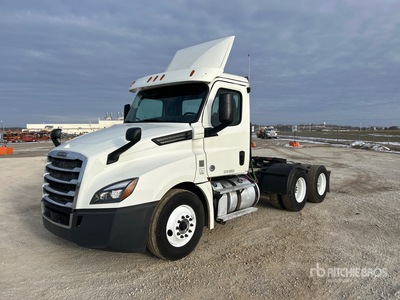 2018 Freightliner Cascadia 126 6x4 T/A Day Cab Truck Tractor