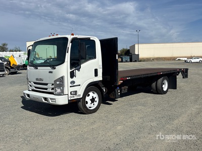 2020 Isuzu NQR 4x2 Liftgate Flatbed Truck