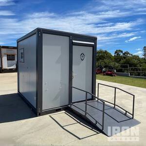Bastone Mobile Toilets For Disabled (10FT) 移動性建物 - その他 (Unused)