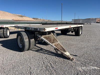 1984 Trailmobile W31T-0AFD 26 ft T/A Turntable Pup Spread Axle Flatbed Trailer