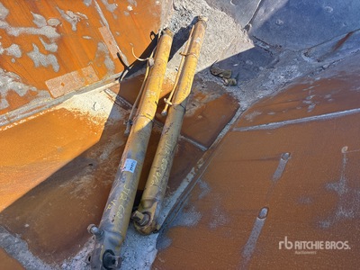 Quantity of (2) Cylinder