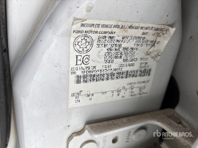 2013 Ford F-350 4x4 Crew Cab Flatbed Truck